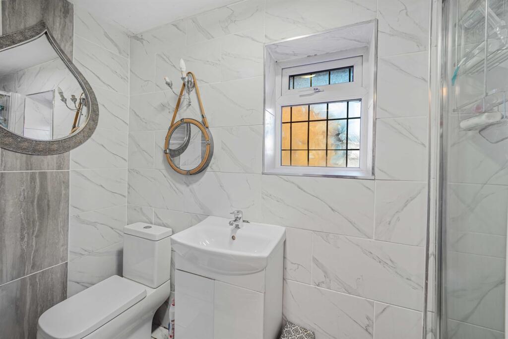 5 bedroom detached house for sale in Warburton Close, Hale Barns, Altrincham, WA15